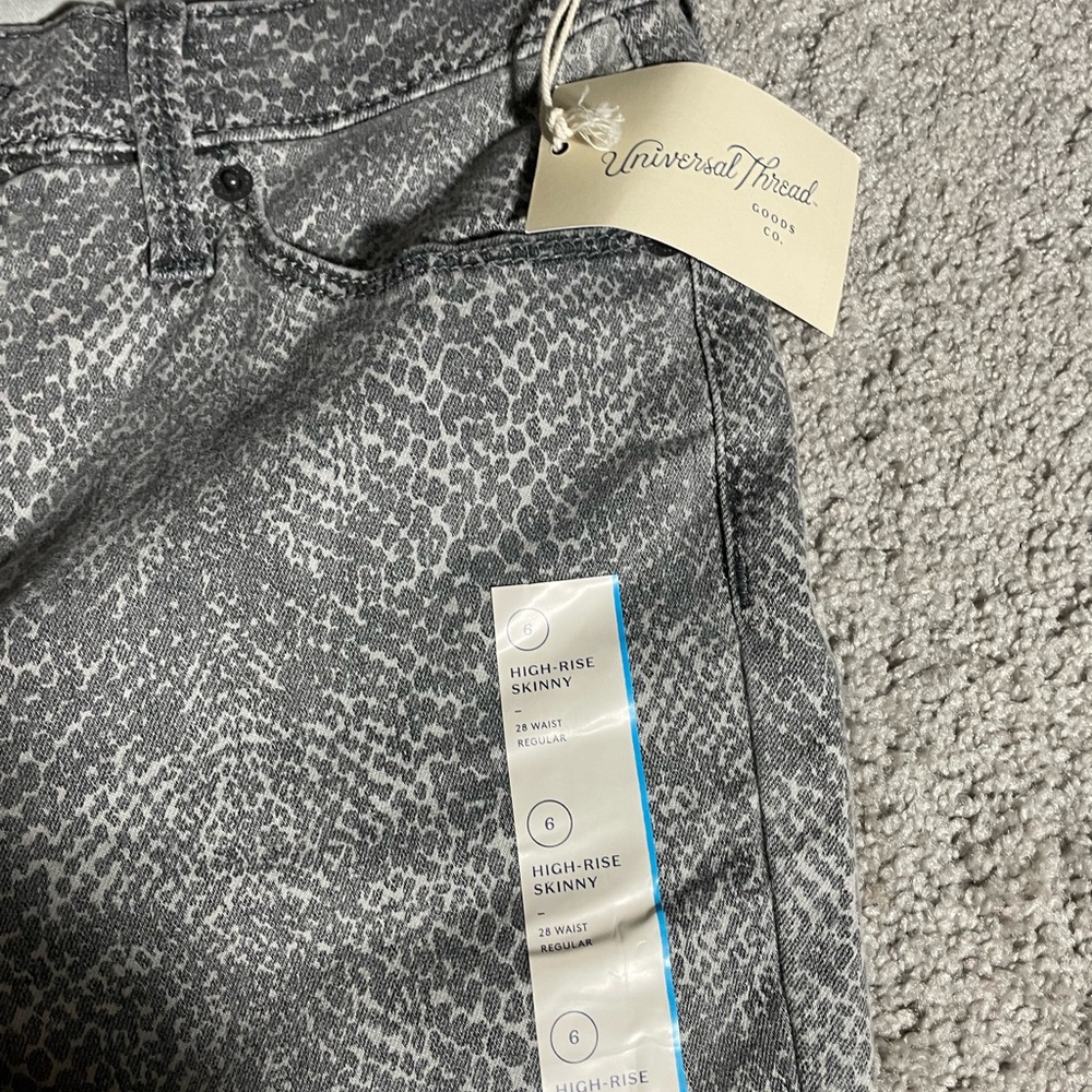 Universal Thread Gray Skinny Jeans - Picture 2 of 4